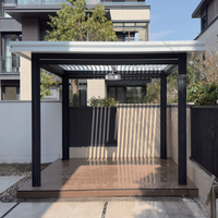 Pergola moderne motorisée en alliage d'aluminium avec persiennes réglables et étanches pour jardin et patio