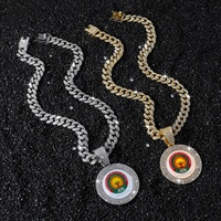 Colgante de Lujo Personalizado Sahel International Alliance, Chapado en Oro con Cristales, Cadena Cubana de Eslabones, Hecho de Aleación de Zinc