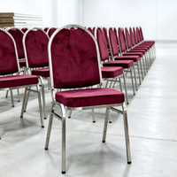 Chaises de réception empilables de luxe en promotion pour événements intérieurs et extérieurs, chaises de banquet en tissu et métal pour mariages et hôtels