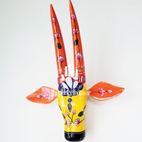 Sculpture murale artisanale traditionnelle en bois, tête de vache, style Art déco, motif floral, couleurs jaune, orange, rouge, décoration intérieure, salon