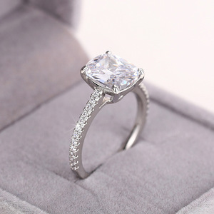 Anello con Zircone Taglio Principessa per Donne, Elegante Gioiello per Proposta di Matrimonio e Fidanzamento - Product Image 3