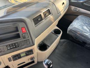 รถบรรทุกหัวลากมือสอง Sinotruk Howo NX 6x4 แบบหลังคาเรียบ พวงมาลัยซ้าย เครื่องยนต์ดีเซลยูโร 2 กำลัง 351-450 แรงม้า รับน้ำหนัก 31-40 ตัน เครื่องยนต์ Weichai สำหรับงานหนัก - Product Image 6