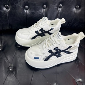 <span class=keywords><strong>Sneakers</strong></span> bianche da donna con plateau e <span class=keywords><strong>tacco</strong></span> <span class=keywords><strong>alto</strong></span>. Scarpe sportive da donna casual a trama aperta di nuovo stile. - Product Image 5