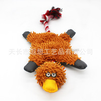 Songshan Toys Personnalisé en gros coton tricolore corde vadrouille canard en peluche à mâcher son grinçant jouet animaux jouets et accessoires fabricant