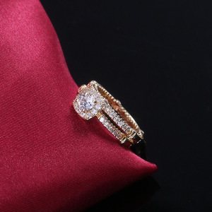 Anello Impilabile Color Oro per Donne, Gioiello Elegante e Scintillante, Vendita all'Ingrosso - Product Image 3