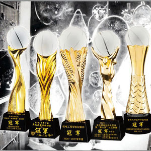 งานฝีมือคริสตัลลายทางแกะสลักด้วยเลเซอร์รางวัลถ้วยรางวัลฟุตบอลฐานขัดเงาสีดำสำหรับมืออาชีพ - Product Image 2