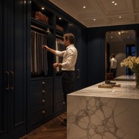 Dressing intégré sur mesure bleu marine style Shaker, armoire complète pour toute la maison, dressing en laiton brossé, villa OEM