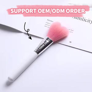 Pinceau cosmétique professionnel en forme de coeur unique utilisé avec le cadeau de vacances de la Saint-Valentin avec marque privée de vente chaude - Product Image 2