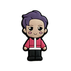 Vente en gros de breloques de chaussures <span class=keywords><strong>BTS</strong></span> coréennes <span class=keywords><strong>BTS</strong></span> garçons breloques sabots de créateur décoration de chaussures pour sandales bracelets cadeau pour garçons filles - Product Image 4