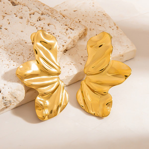 Boucles d'oreilles pendantes en forme de fleur, couleur or 18 carats, alliage de zinc, design géométrique, tige en acier inoxydable EH12039 - Product Image 4