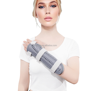 Support de <span class=keywords><strong>poignet</strong></span> orthopédique réglable <span class=keywords><strong>Attelle</strong></span> médicale du canal carpien en métal pour fracture de la <span class=keywords><strong>main</strong></span> <span class=keywords><strong>Attelle</strong></span> de fixation de la paume pour canal carpien - Product Image 3
