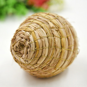 Juguete masticable de paja con forma de campana para conejos, hámsteres, conejillos de indias, chinchillas, 10 cm, suministros para mascotas de interior - Product Image 2