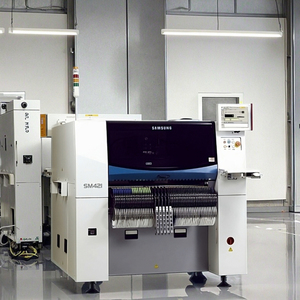 Máy lắp đặt SMT hiệu suất cao đã qua sử dụng, lắp ráp <span class=keywords><strong>PCB</strong></span> bán dẫn với máy gắn chip tiên tiến SM421S - Product Image 1