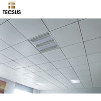 Venta al por mayor de aluminio personalizado de absorción de sonido Lay-In Clip-In 2x4 paneles de techo 4x8 azulejos de techo