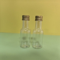 Label kustom 30ml 1oz Mini kosong bulat semangat minuman keras botol kecil Wine Shot botol PET dengan tutup logam