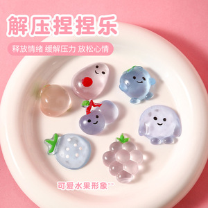 Jouet à presser en forme de fruit, matériau Tpe, design mignon pour soulager le stress, unisexe - Product Image 1