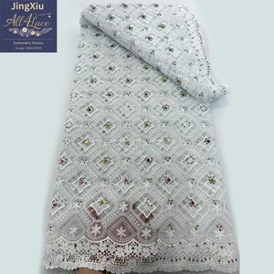 Tela Floral Geométrica Rosa <span class=keywords><strong>Fucsia</strong></span> con Pedrería, Bordado de Diamantes y Borde Festoneado para Trajes de Vestir Nigerianos Aso Ebi - Product Image 4