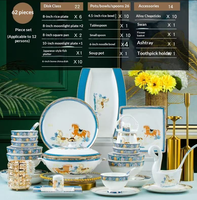 Service de table en porcelaine élégant à motif cheval et bordure dorée, vaisselle en céramique bleue et blanche pour restaurant, idéal pour la maison, les banquets et les mariages