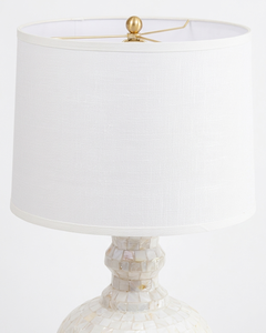 Lámpara de Mesa Blanca con Base de Madreperla, Lámpara de Mesa Decorativa de Lujo con Pantalla de Tambor para Hotel - Product Image 4