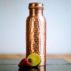 Bouteilles d'eau en cuivre européennes écologiques avec poignée et accessoire paille pour la maison et les voyages - Product Image 1