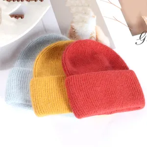 도매 패션 사용자 정의 로고 새로운 일반 토끼 모피 따뜻한 모자 겨울 일반 봉제 니트 비니 모자 여성용