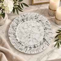 33 cm Klare Platzteller aus Kunststoff PS Luxuriöse Geprägte Blumenmuster-Textur mit Skulpturiertem Rand für Hochzeitsempfang Tischdekoration