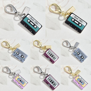 Porte-clés Rétro Y2K en forme de <span class=keywords><strong>cassette</strong></span> musicale, avec breloques pendentifs DIY en émail, ornées de strass, motifs mignons (cerise, ours, papillon, trèfle, nœud, animal) - Product Image 3