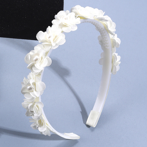 Bandeau à fleurs CN Boutique Accessoires à perles florales blanches Cerceau à cheveux élégant à la mode pour fille - Product Image 1
