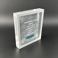 Plaque carrée en cristal Neelpure 187901 avec bordure à pois et motif personnalisé gravé au laser
