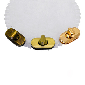 Sacs à main de bonne qualité avec fermoir torsadé, en bronze brossé antique, forme ovale, taille M, pochette à maquillage, quincaillerie métallique personnalisée - Product Image 1