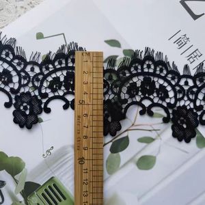 Tessuto in Pizzo Francese di Lusso all'Ingrosso, Tradizionale con Motivi Floreali in Seta di Latte per Abiti da Sposa e da Sera - Product Image 6