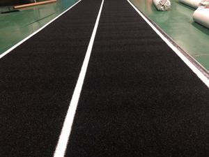 Tapis de gazon synthétique durable de livraison rapide 30mm pour les terrains de sport commerciaux (football/football), antidérapant et facile d'<span class=keywords><strong>entretien</strong></span> - Product Image 5