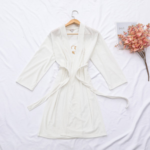Tendance Nouveau Hiver Or Velours Broderie Femme Mariée <span class=keywords><strong>Demoiselle</strong></span> <span class=keywords><strong>D</strong></span>'<span class=keywords><strong>honneur</strong></span> Peignoir Chemise De Nuit à <span class=keywords><strong>d</strong></span>ébordement robes de <span class=keywords><strong>demoiselle</strong></span> <span class=keywords><strong>d</strong></span>'<span class=keywords><strong>honneur</strong></span> - Product Image 3