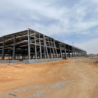 Estructuras Industriales: Nave Modular de Acero para Fábrica con Gran Vano de Almacenamiento para Taller y Centro de Distribución