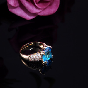 Anello con Gemma Blu Acqua per Donne, Elegante Gioiello da Dito alla Moda - Product Image 5