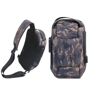 Sac de poitrine camouflage pour homme avec chargement USB et serrure à combinaison pour les trajets quotidiens - Product Image 5