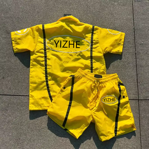 Completo Sportivo da Uomo Personalizzato con Bottoni in Poliestere e Nylon, Set 2 Pezzi con Pantaloncini, Tuta da Jogging, T-Shirt e Shorts - Product Image 2