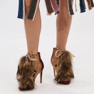 <span class=keywords><strong>Sandali</strong></span> alla Moda con <span class=keywords><strong>Tacco</strong></span> <span class=keywords><strong>a</strong></span> <span class=keywords><strong>Spillo</strong></span> e Punta Aperta in Finta Pelliccia di Volpe, Design con Lacci, Colore Bordeaux per Donne - Product Image 4