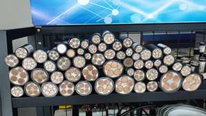 Câble d'alimentation électrique en aluminium XLPE économique 0,6/1KV YJLV 5 conducteurs 16mm 25mm 35mm 50mm <span class=keywords><strong>gaine</strong></span> PVC noire - Product Image 3