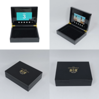 Boîte cadeau en bois haute brillance avec écran LCD, doublure en velours, charnière métallique, logo personnalisé, boîte vidéo pour promotion d'entreprise et cadeau haut de gamme