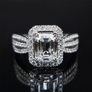 Anello Minimalista Geometrico in Cristallo per Donne, Elegante Accessorio di Moda per Uso Quotidiano - Product Image 1
