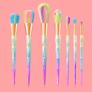Ensemble de 7 pinceaux de <span class=keywords><strong>maquillage</strong></span> professionnels personnalisés <span class=keywords><strong>en</strong></span> poils synthétiques <span class=keywords><strong>arc</strong></span>-<span class=keywords><strong>en</strong></span>-<span class=keywords><strong>ciel</strong></span> avec étiquette privée <span class=keywords><strong>en</strong></span> diamant pour le visage et le rasage - Product Image 1