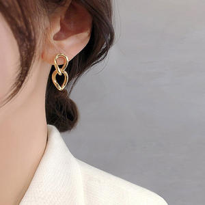 Orecchini a Lampadario E2194 in Lega di Zinco Placcata Oro, Gioielli Unisex alla Moda - Product Image 3