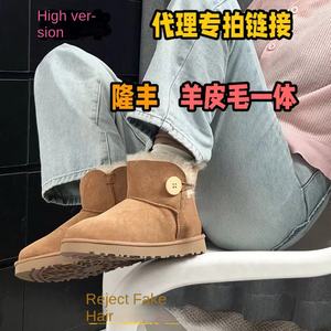 Botas de nieve de piel de oveja para mujer, de una pieza, con botón de madera, modelo 3352, clásicas, de caña baja y forro de lana. - Product Image 2