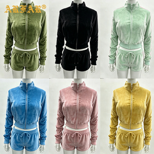 Ensemble deux pièces <span class=keywords><strong>en</strong></span> velours pour <span class=keywords><strong>femme</strong></span>, veste et short à rayures contrastées, survêtement de jogging, survêtement <span class=keywords><strong>en</strong></span> velours personnalisé avec strass - Product Image 3