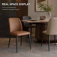 Chaise de salle à manger rembourrée moderne avec dossier incurvé et pieds en métal noir, qualité commerciale pour hôtel et restaurant