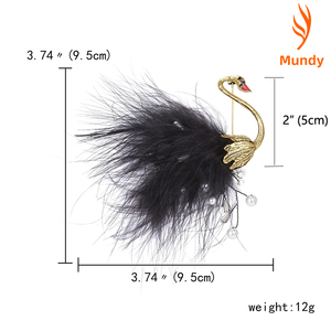 Spilla a forma di cigno in piume soffici fatte a mano - Spilla animale con perline avvolte in filo dorato, gioiello di moda, regalo per lei - Product Image 5
