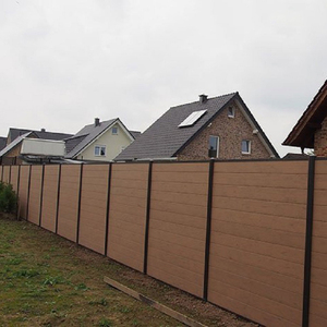 Clôture en WPC robuste avec cadre renforcé anti-déformation, grandes planches de clôture à piquets pointus pour villa et jardin - Product Image 5