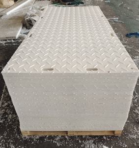 Tapis <span class=keywords><strong>de</strong></span> <span class=keywords><strong>protection</strong></span> au sol personnalisé, robuste, recyclable, en UHMWPE, tapis <span class=keywords><strong>de</strong></span> route temporaire, 4x8, <span class=keywords><strong>dalle</strong></span> <span class=keywords><strong>de</strong></span> pavage <span class=keywords><strong>de</strong></span> piste en HDPE, service <span class=keywords><strong>de</strong></span> découpe, PE - Product Image 1