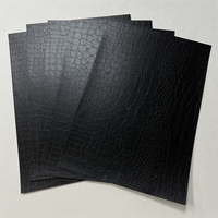 Feuille de papier gaufré effet crocodile noir 120 g/m², recto brillant, papier spécial cartonné